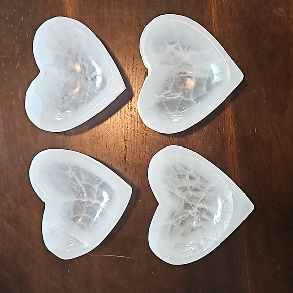 Selenite Charging Bowl Heart - Picture 4 of 4